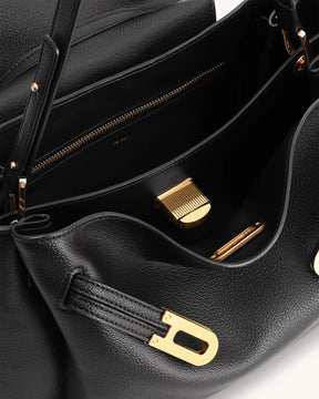 Bolsa de Ombro Rhea Pebbled com Fivela Dupla – Preta